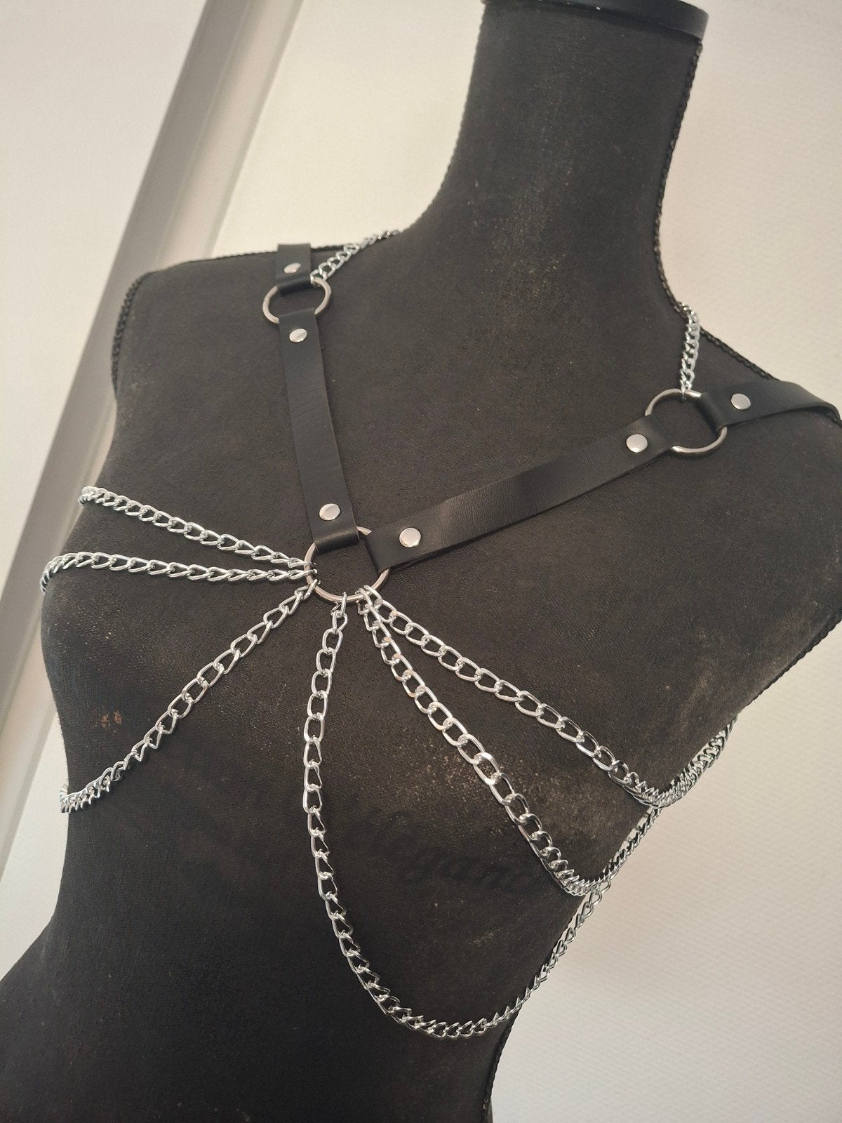 Lederlook harnas met kettingen, ook als riem te dragen, Ophalen of Verzenden, Nieuw, Zwart