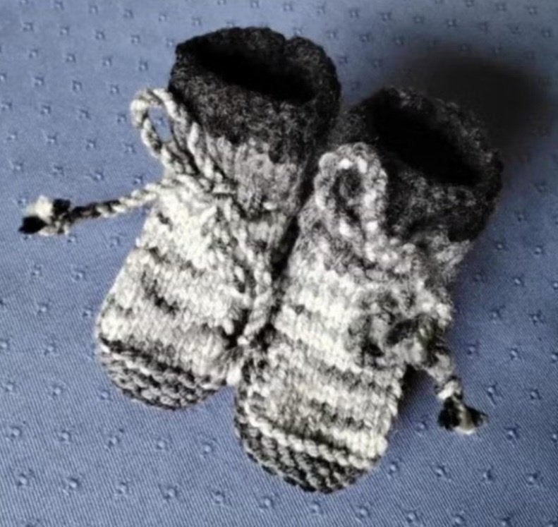 Gebreide baby slofjes, nieuw, Kinderen en Baby's, Babykleding | Schoentjes en Sokjes, Ophalen, Slofjes, Jongetje of Meisje, 🩷🩵hand made 🩵🩷
