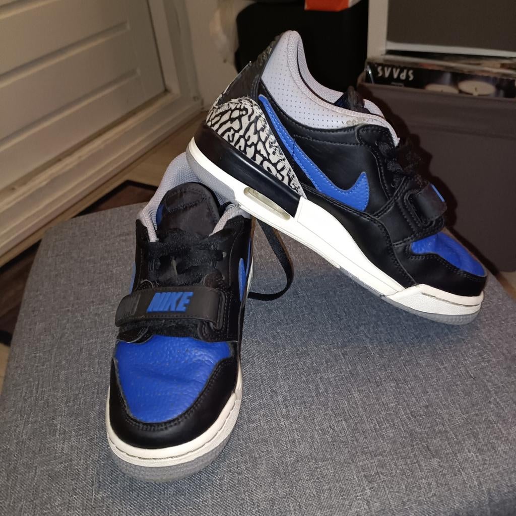 Nike Jordan sneakers - Zwart/Blauw - Maat 28, Gebruikt, Ophalen of Verzenden, Nike Jordan, Jongen of Meisje