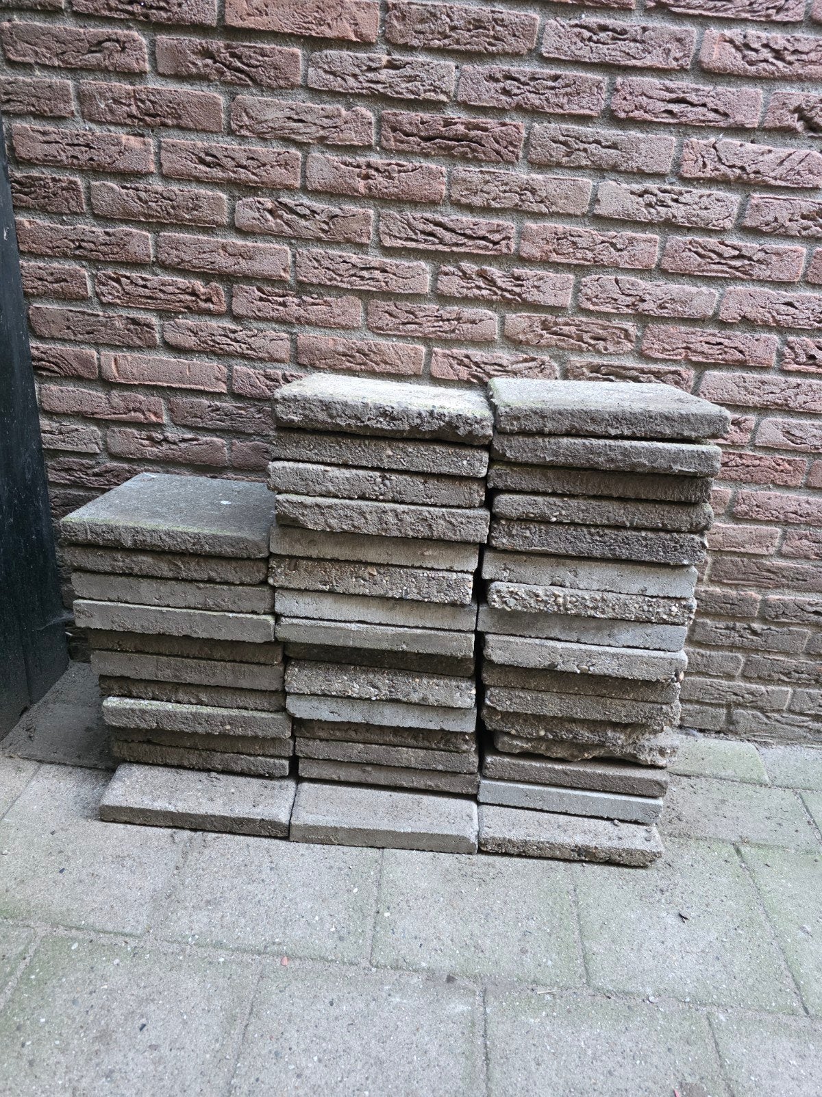 Gratis 130 stuks tegels, Ophalen, Gebruikt, Beton, Terrastegels