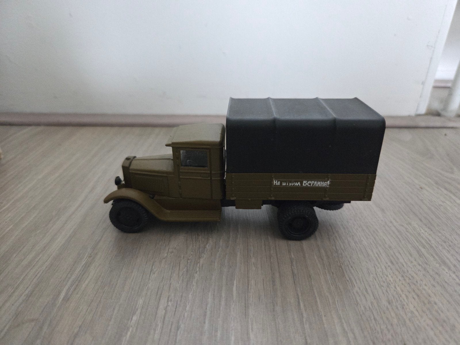 Legerauto/vrachtwagen USSR, Ophalen of Verzenden, Zo goed als nieuw, Bus of Vrachtwagen, Overige merken