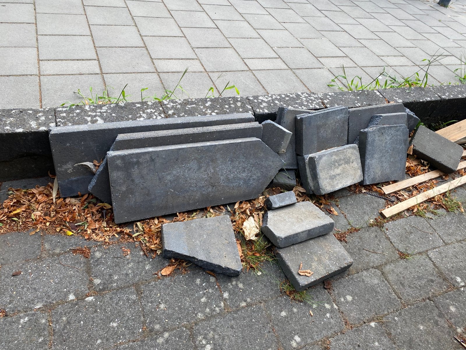Gratis af te halen: betonbanden, Ophalen, Zo goed als nieuw, Minder dan 100 cm, Biels