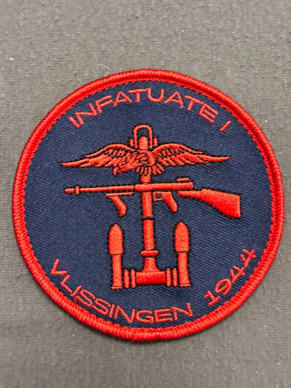 Embleem KCT commando infatuate 1 Vlissincen 1944, Verzamelen, Verzenden, Landmacht, Nederland, Embleem of Badge
