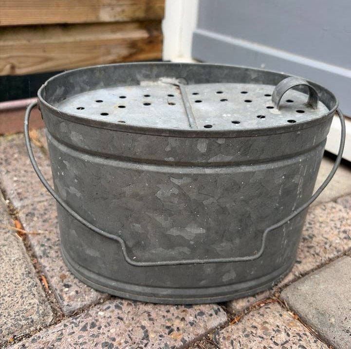 Zinken vissers emmer - zinken vis- of aasketeltje, Ophalen