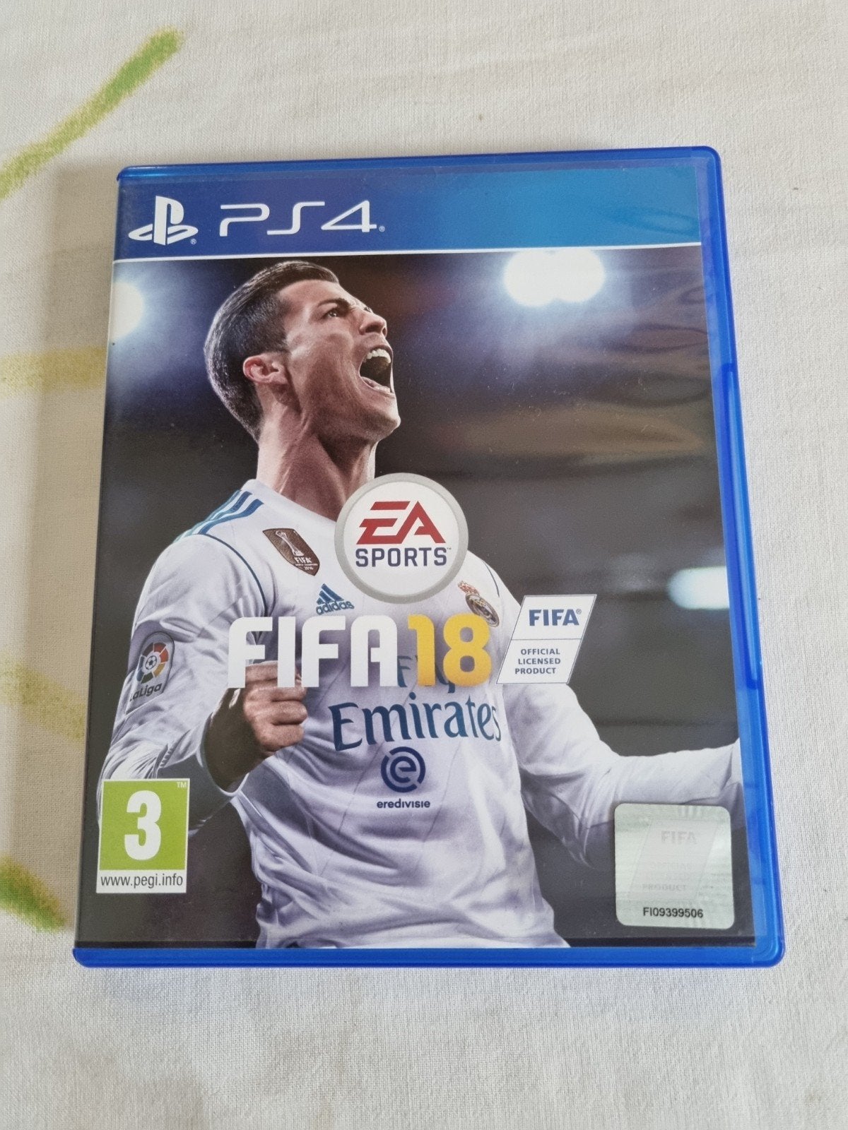 FIFA 18 PS4 - Voetbalgame met Ronaldo op cover, Ophalen of Verzenden, Zo goed als nieuw, Sport, 3 spelers of meer