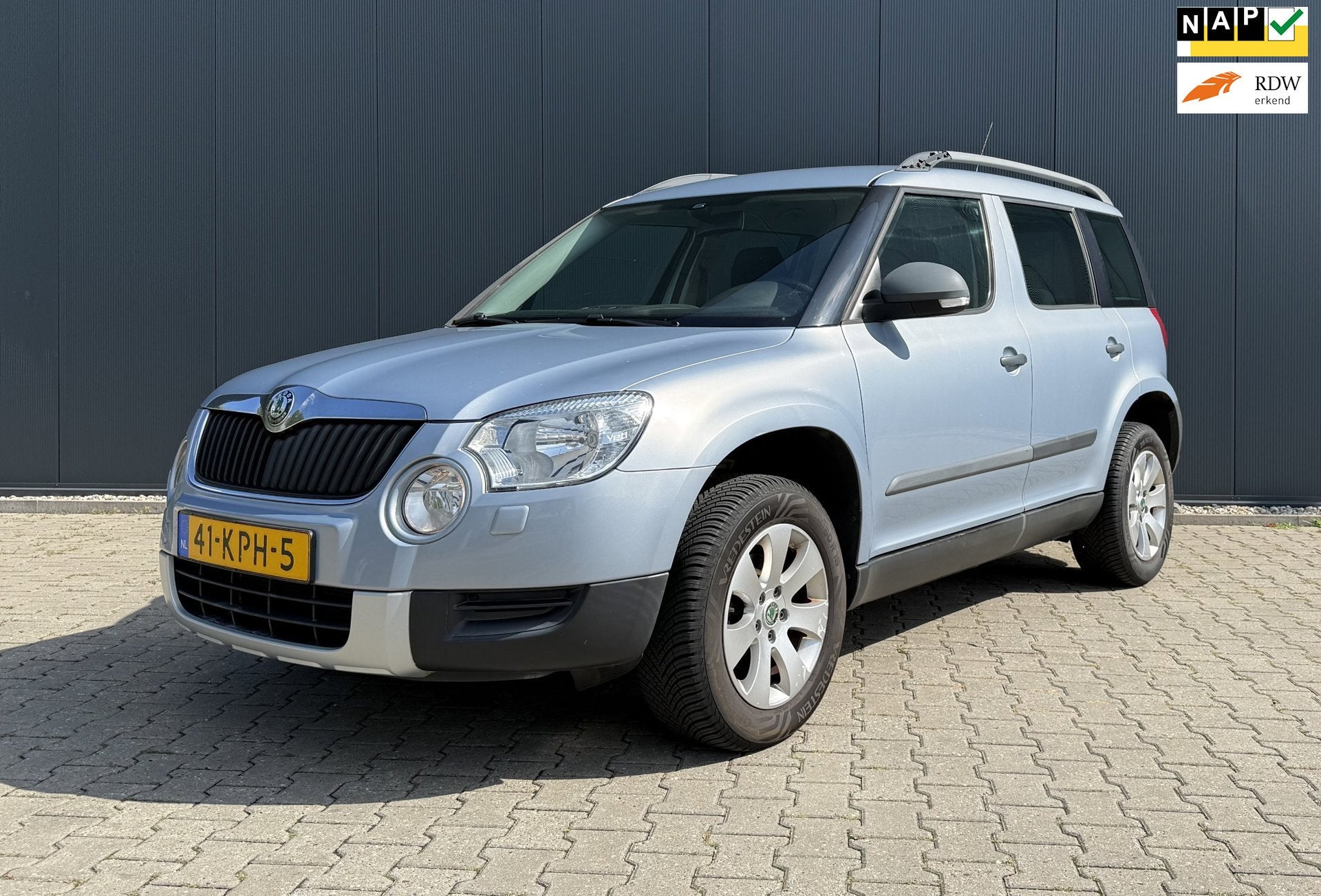 Skoda Yeti 1.2 TSI Active Plus Airco Cruise Trekhaak APK, Auto's, Voorwielaandrijving, Euro 5, Gebruikt, Zwart