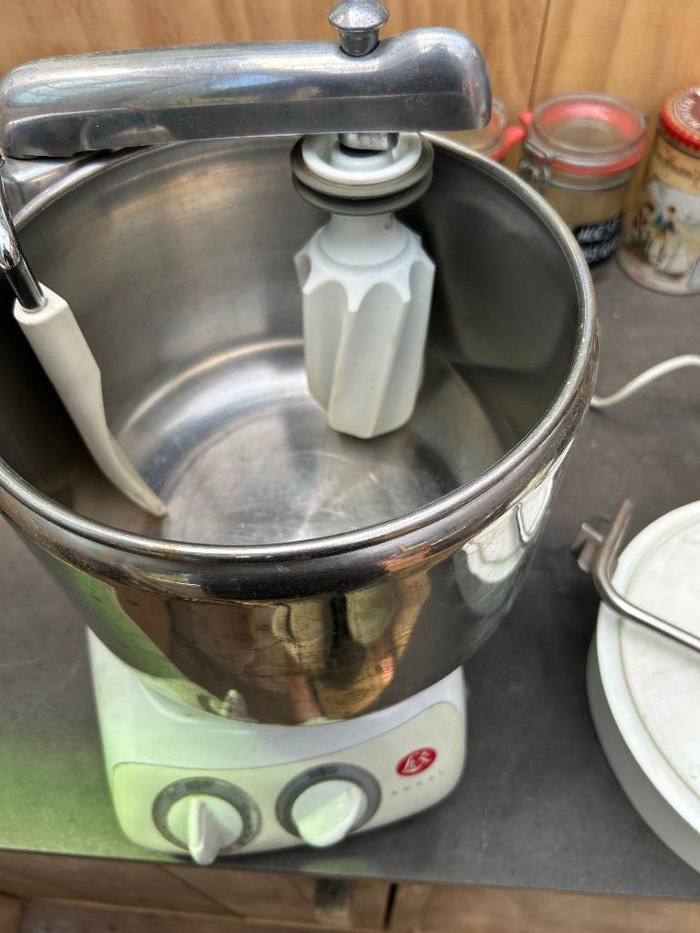 Deegkneedmachine voorloper van de Ankarsrum, Ophalen, Gebruikt