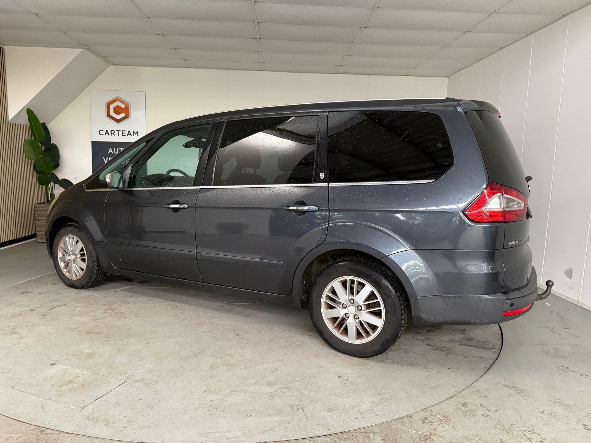 Ford Galaxy 2.0-16V Ghia Airco, LMV, Trekhaak, 7-persoons, Gebruikt, 7 stoelen, Origineel Nederlands, Bedrijf