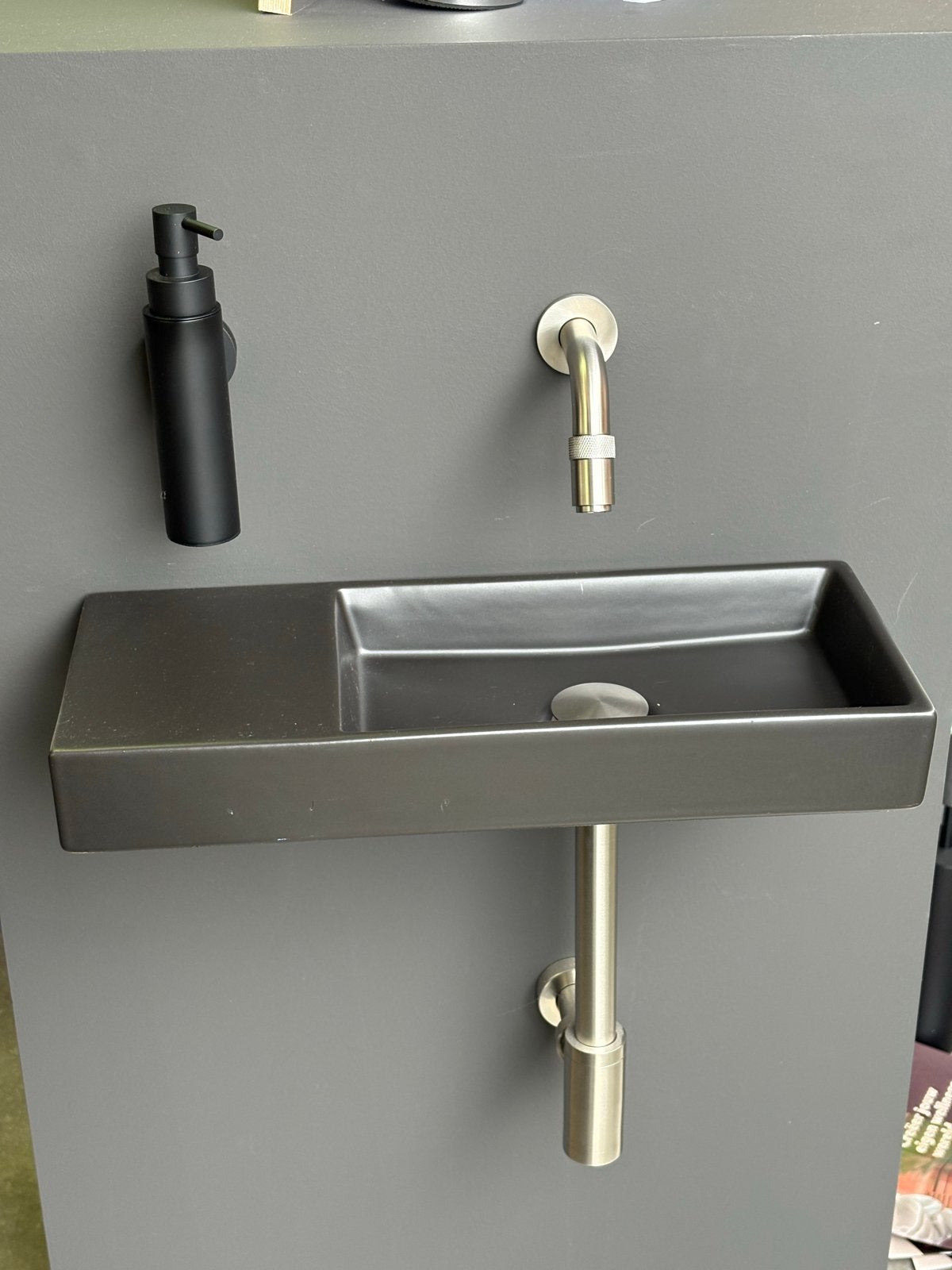 Clou showroom wastafel met kraan en zeeppomp, Ophalen of Verzenden, Zo goed als nieuw