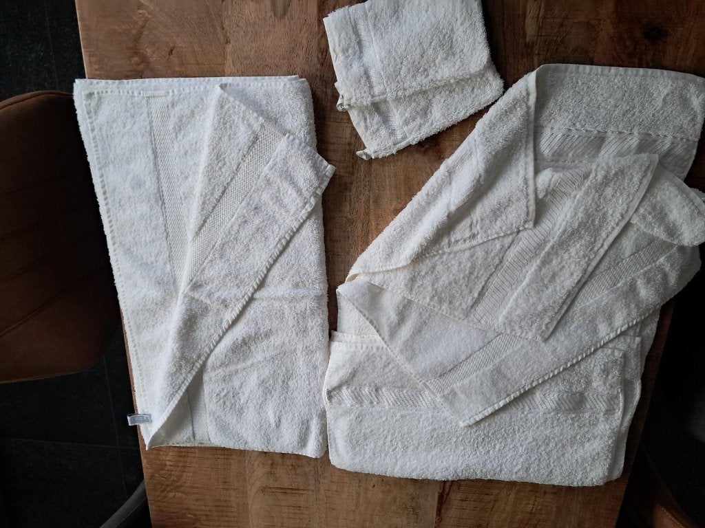 badlaken 140 x 65 cm 3x Handdoek 100x50 cm 2 Washandjes, Ophalen of Verzenden, Nieuw, Wit, Handdoek