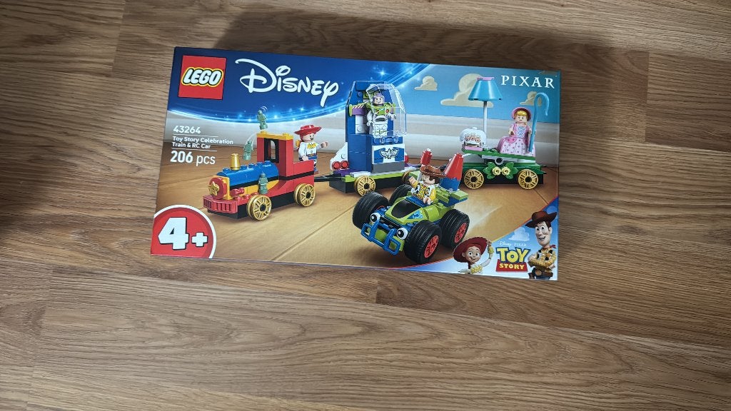 Lego Disney 43264 Toy Story feesttrein en RC auto NIEUW, Nieuw, Ophalen of Verzenden, Disney, Complete set