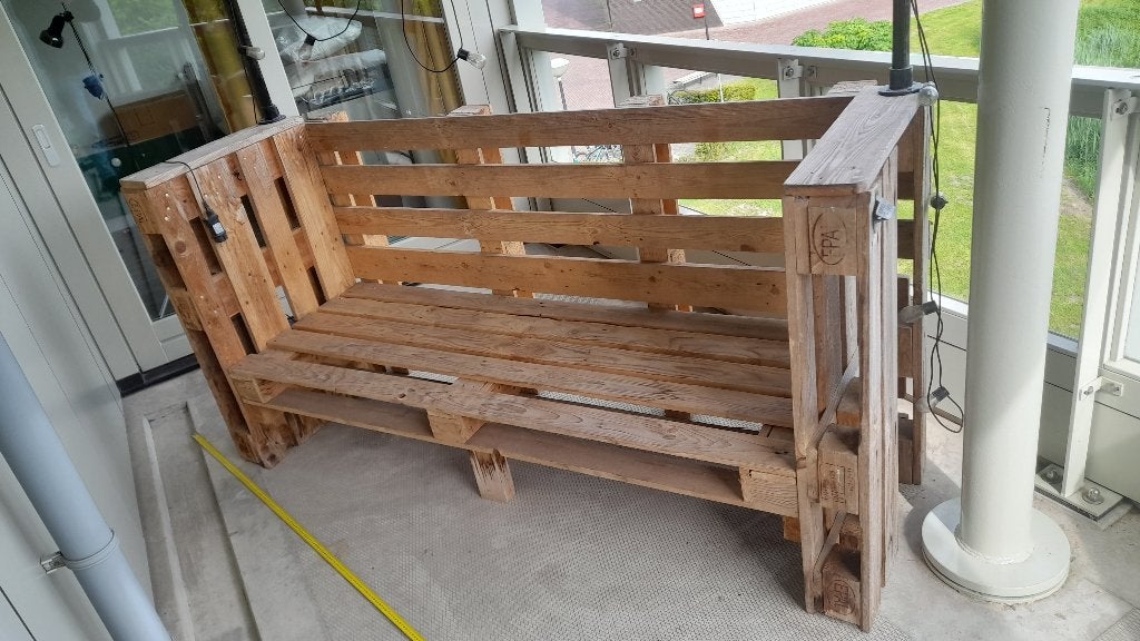 Grote stevige houten palletbank in zeer goede staat, Tuin en Terras, Tuinbanken, Ophalen, Zo goed als nieuw, Hout