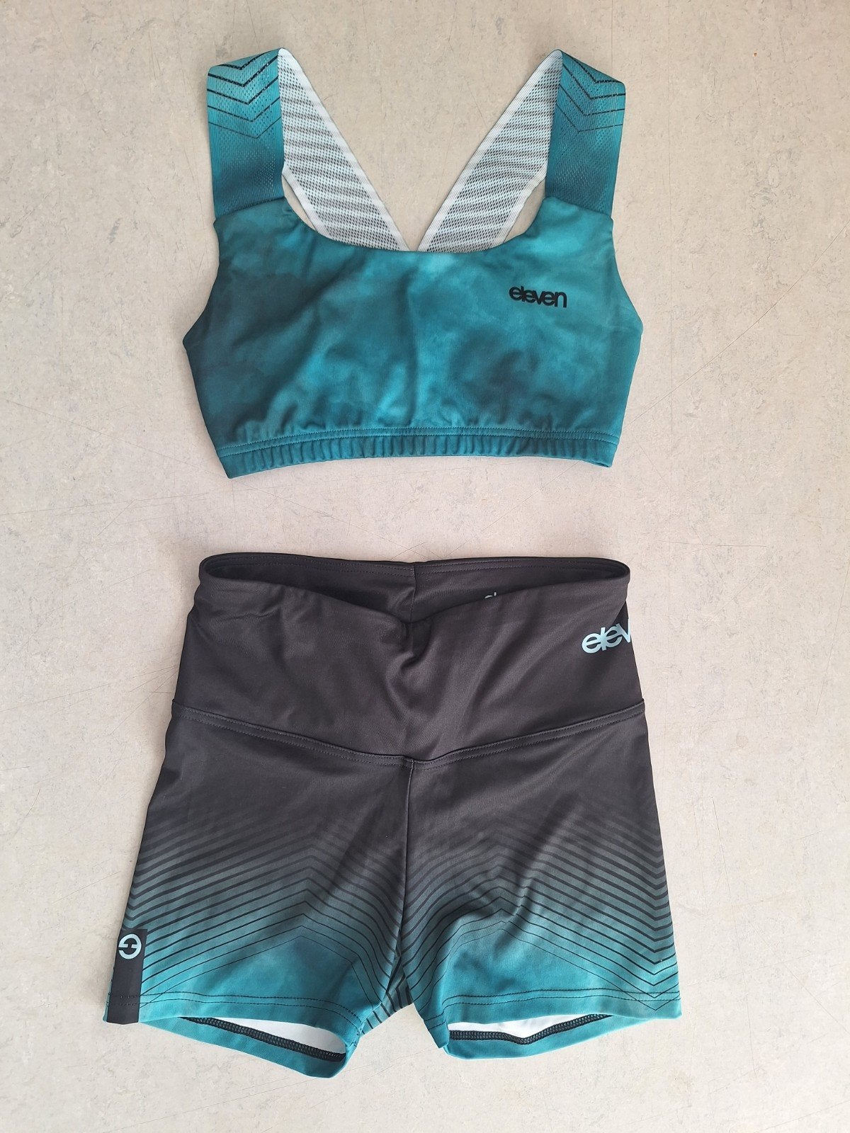 Loopsetje broekje en topje. Maat XS, Ophalen of Verzenden, Kleding, Overige merken