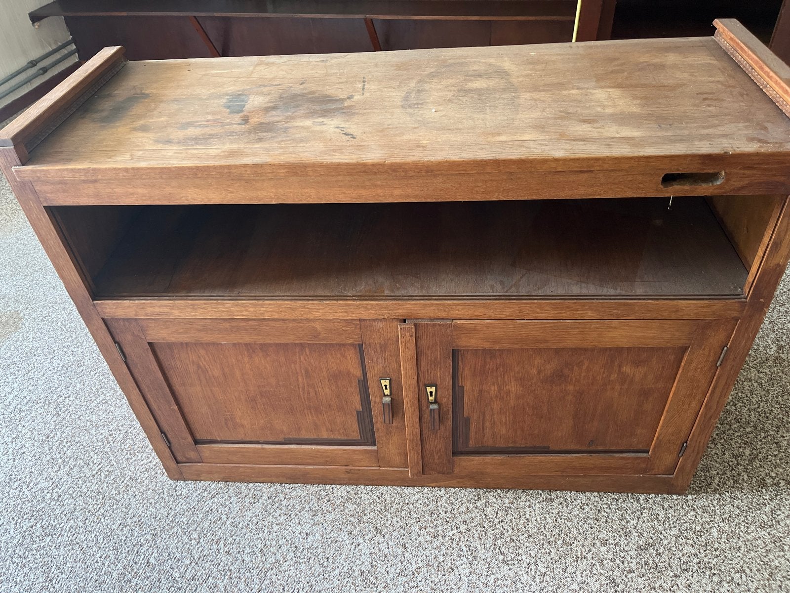 Vintage houten kastje met deurtjes en open vak, Ophalen
