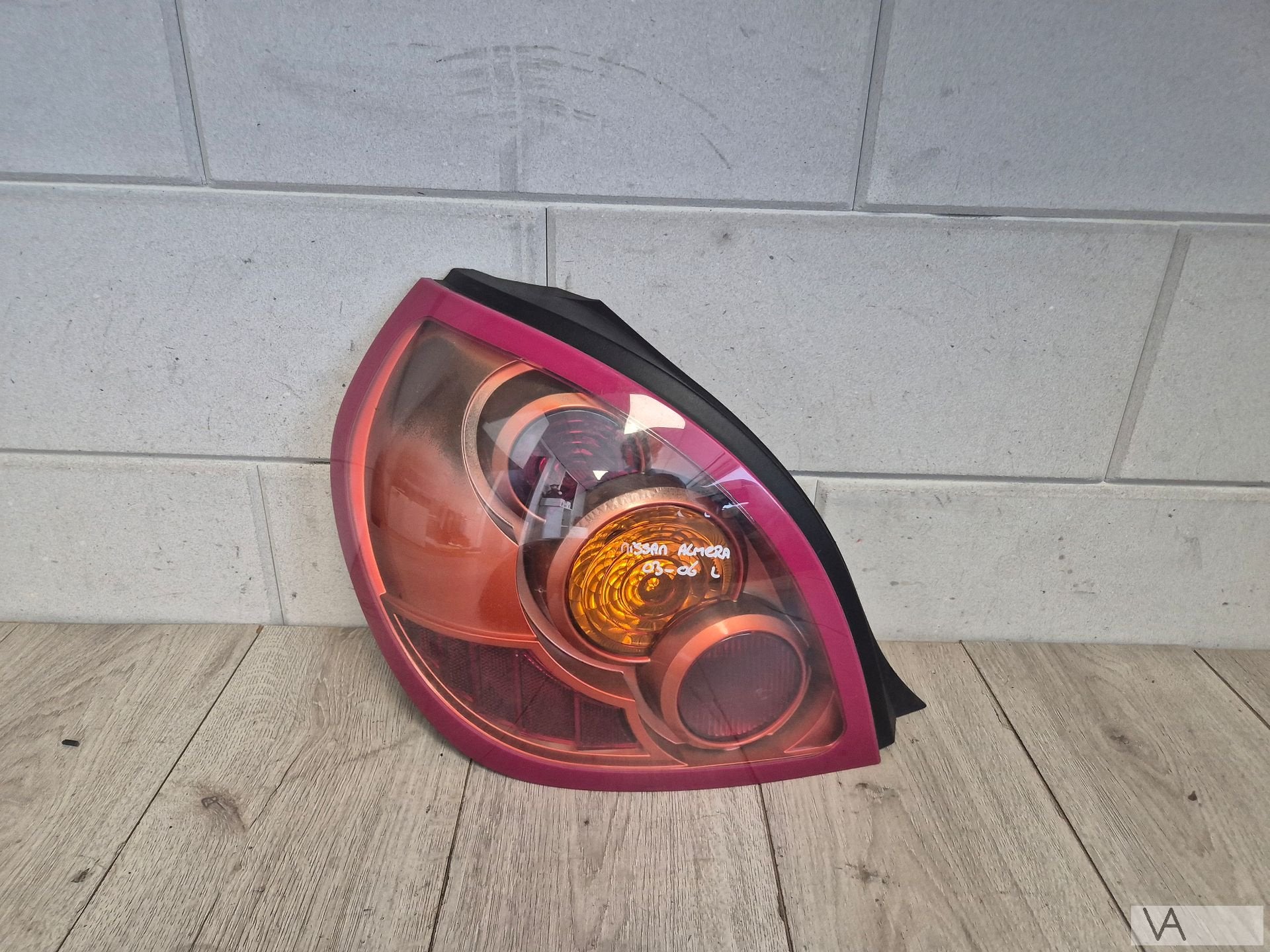 Achterlicht links van Nissan Almera hatchback 2003 - 2006, Auto-onderdelen, Gebruikt, -, -, Ophalen of Verzenden