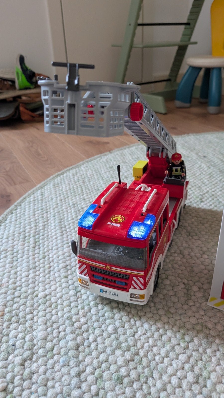 Foto 4 van Playmobil Brandweerkazerne 9462 met Ladderwagen 9463