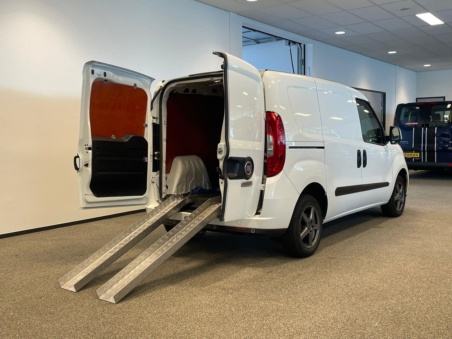 Fiat Doblo Scootmobiel vervoer (MARGE) incl. kofferbaklift o, Auto's, 12 maanden, Stof, Gebruikt, Wit