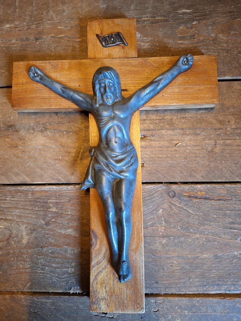 Katholiek kruisbeeld, Ophalen