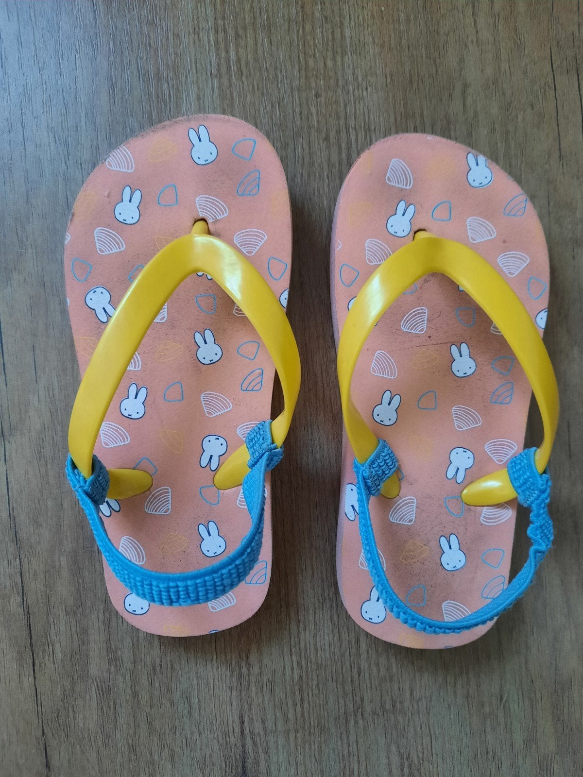 Nijntje slippers

Voor nog meer kinderschoenen,, Ophalen of Verzenden
