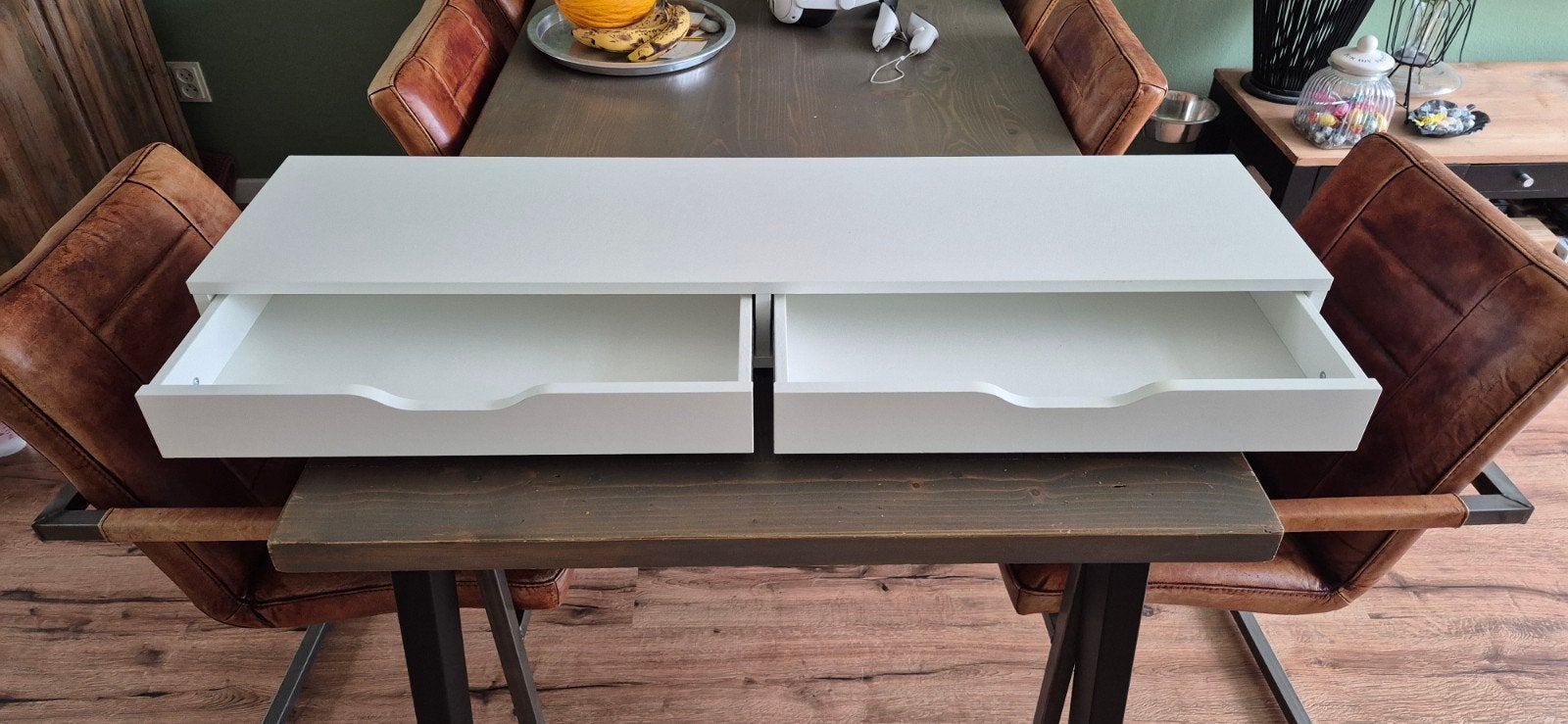 Ikea muurplanken met ophangbeugels, Ophalen, Zo goed als nieuw