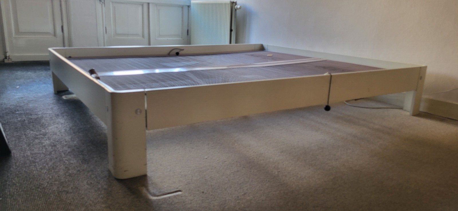 Wit tweepersoonsbed (215x185 cm) met metalen spiraalbodem, Ophalen, Gebruikt, Tweepersoons, Overige maten