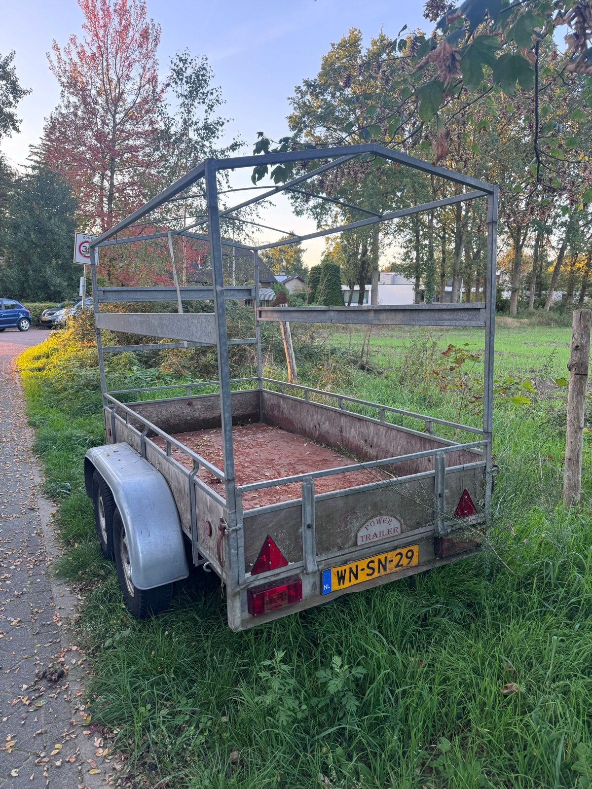 Degelijke tandemasser aanhanger met oploop rem - opknapper, Ophalen, Gebruikt