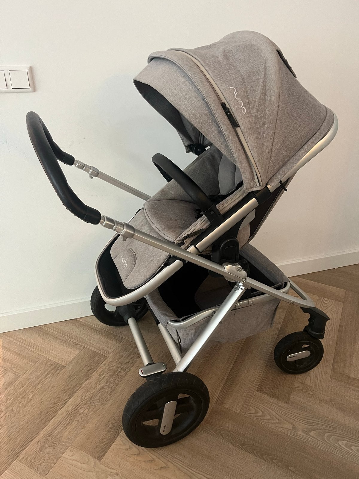 Nuna Ivvi Savi Kinderwagen met reiswieg en zitje, Kinderen en Baby's, Kinderwagens en Combinaties, Gebruikt, Combiwagen, Met reiswieg