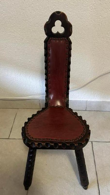 Spaanse brutalistische driepootstoel, Antiek en Kunst, Antiek | Meubels | Stoelen en Banken, Ophalen of Verzenden