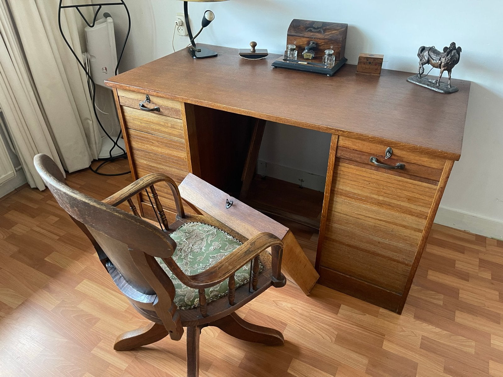 Klassiek bureau met roldeurkastjes en draaistoel, Huis en Inrichting, Ophalen, Overige typen, Gebruikt, Klassiek