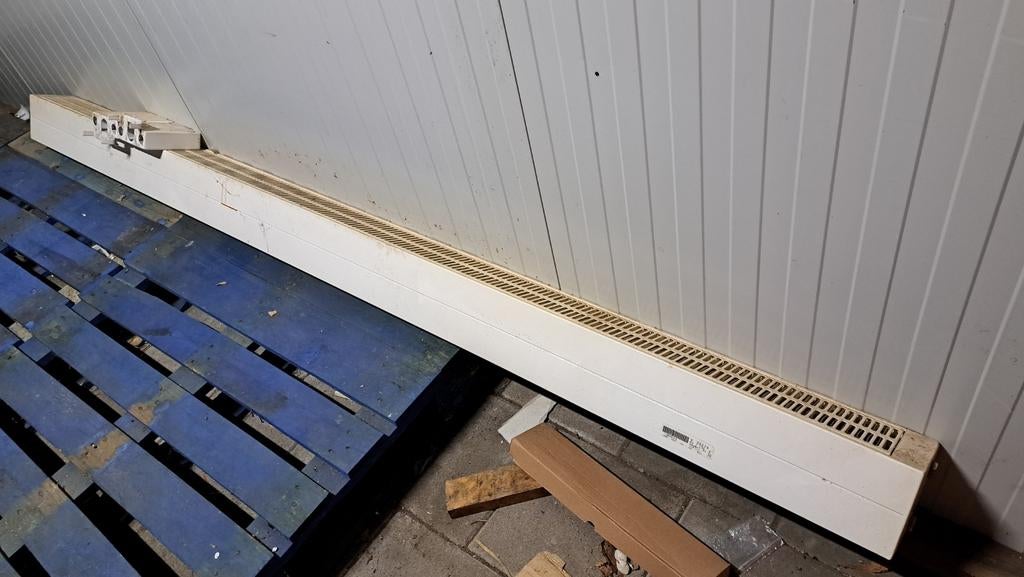 Vasco design radiator 260x13x14 met steunen, Ophalen, Gebruikt, Minder dan 30 cm, Hoog rendement (Hr)