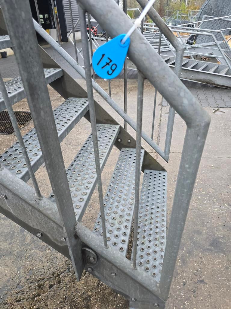 Stalen trap gegalv hoog 2.8mtr nob179, Doe-het-zelf en Verbouw, Ladders en Trappen, Ophalen, Zo goed als nieuw, Trap, 2 tot 4 meter