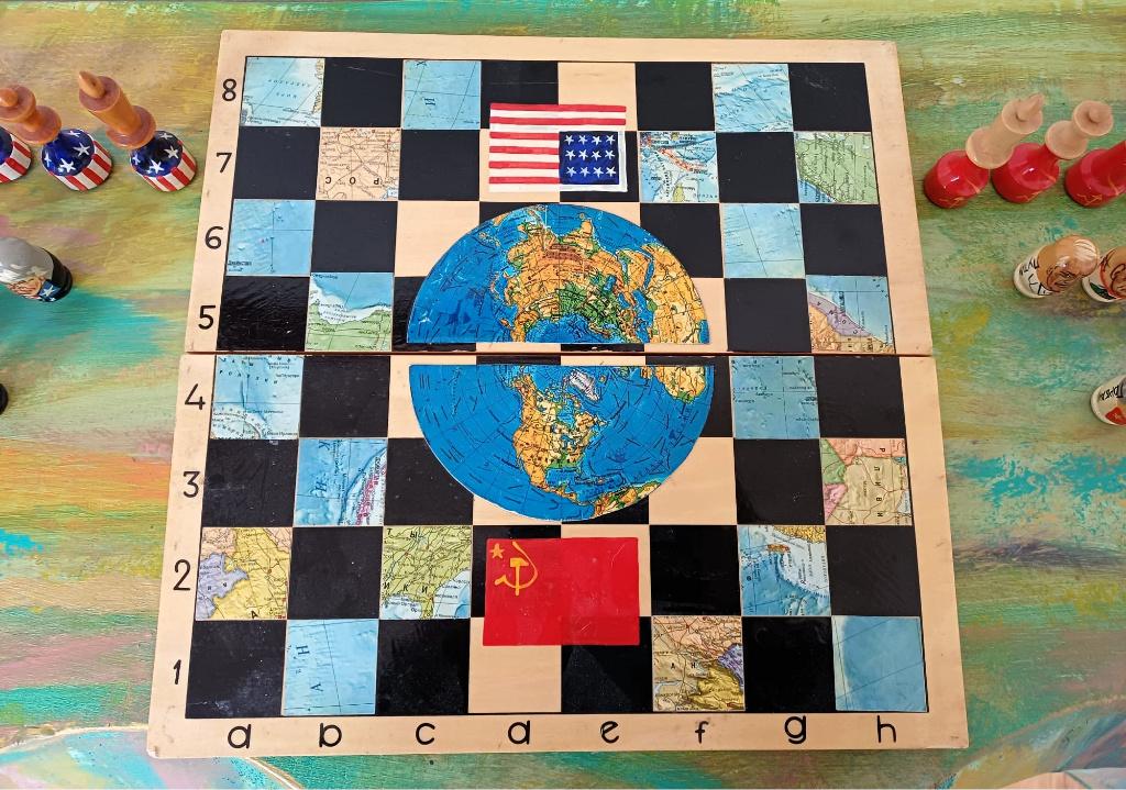 Houten schaakspel, VS, Rusland, matroesjka, geopolitiek, Antiek en Kunst, Ophalen of Verzenden