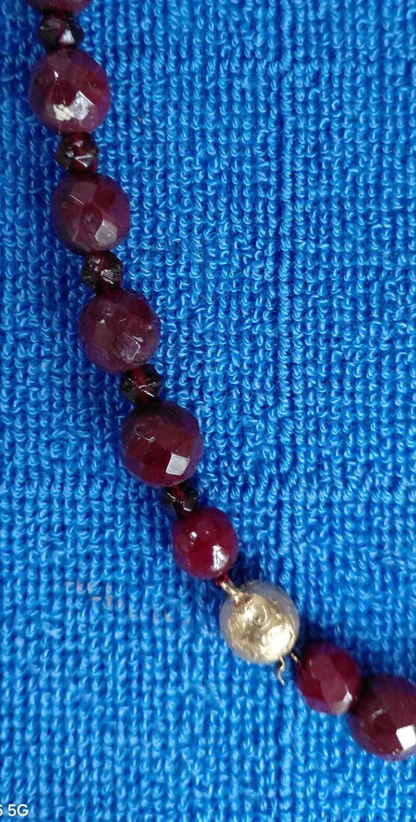Elegante rode granatenketting met verguld  slotje, Sieraden, Tassen en Uiterlijk, Ophalen of Verzenden, Gebruikt, Rood, Overige materialen