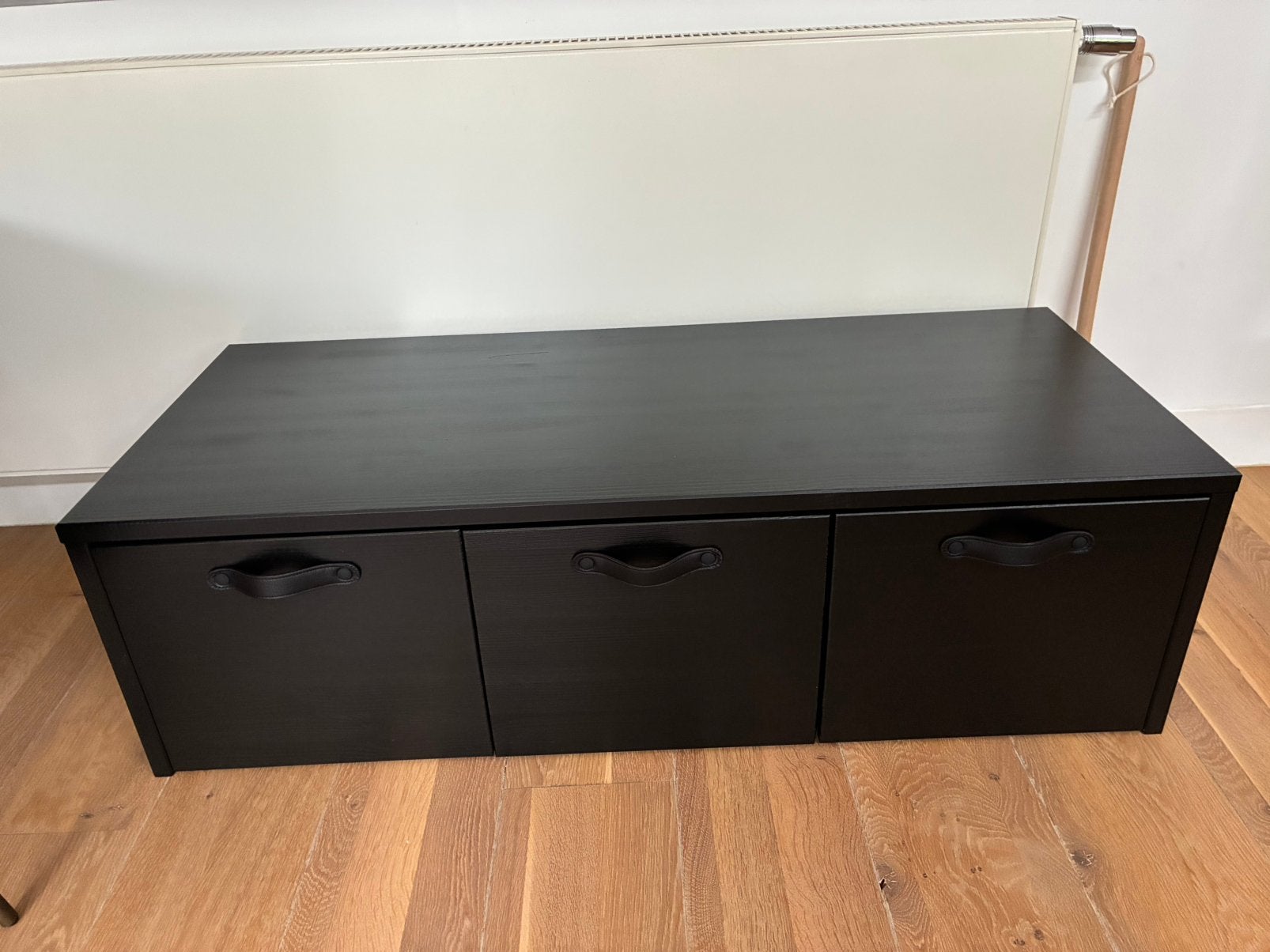 VT WONEN WOOOD STAGE kistbank zwart, Ophalen, Nieuw, Grenenhout, 100 tot 125 cm