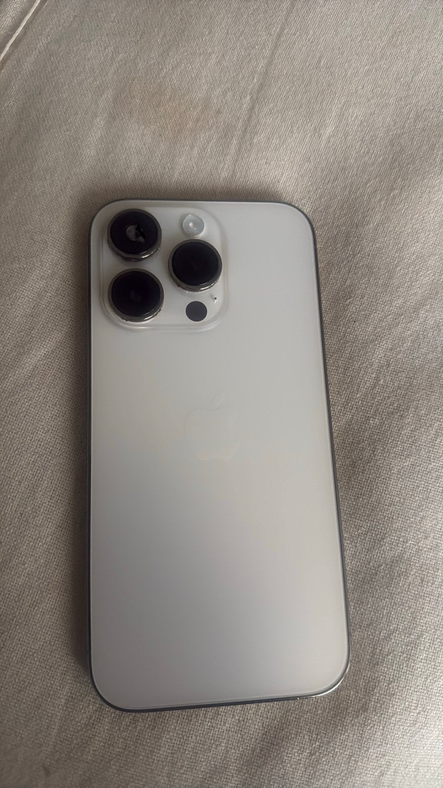 iPhone 14 Pro - achtercamer glas stuk maar doet het wel, Telecommunicatie, Mobiele telefoons | Apple iPhone, Ophalen of Verzenden