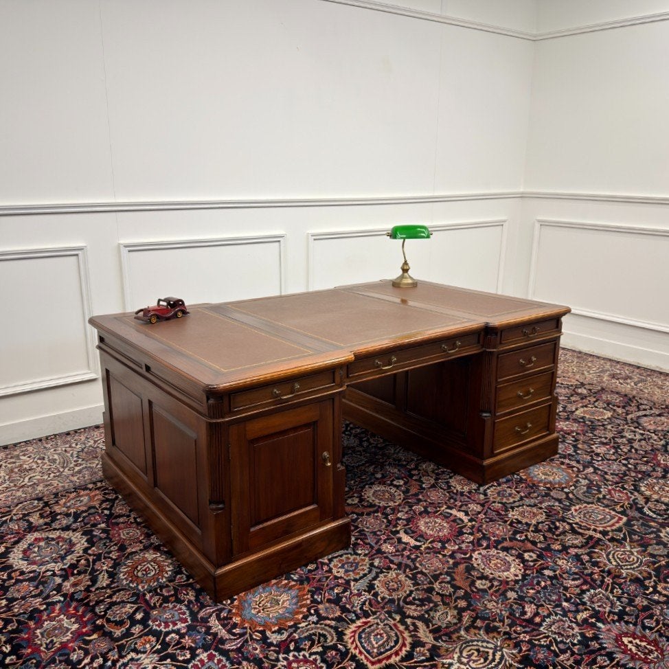 Zeer Groot Klassiek Engels Chesterfield Bureau Partnerdesk, Antiek en Kunst, Antiek | Kantoor en Zakelijk, Ophalen