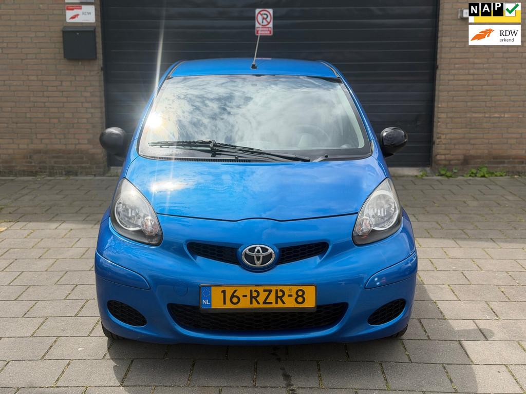 Toyota Aygo 1.0-12V 5D Now Apk Airco Elektrisch pakket super, Voorwielaandrijving, Euro 5, Gebruikt, Zwart