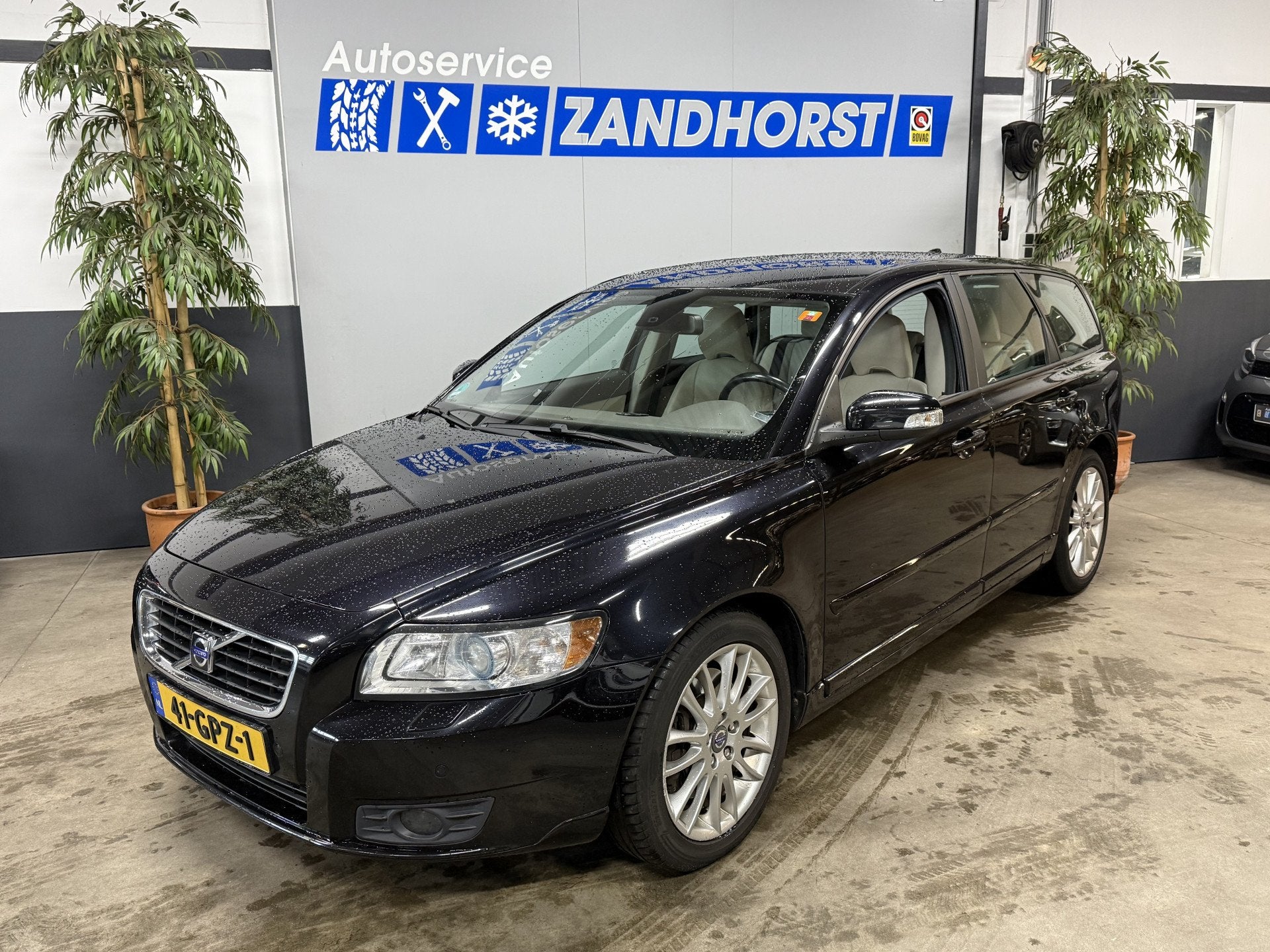 Volvo V50 2.0D Momentum // Autom // Leer // Xenon (bj 2008), 136 pk, Gebruikt, 4 cilinders, 700 kg
