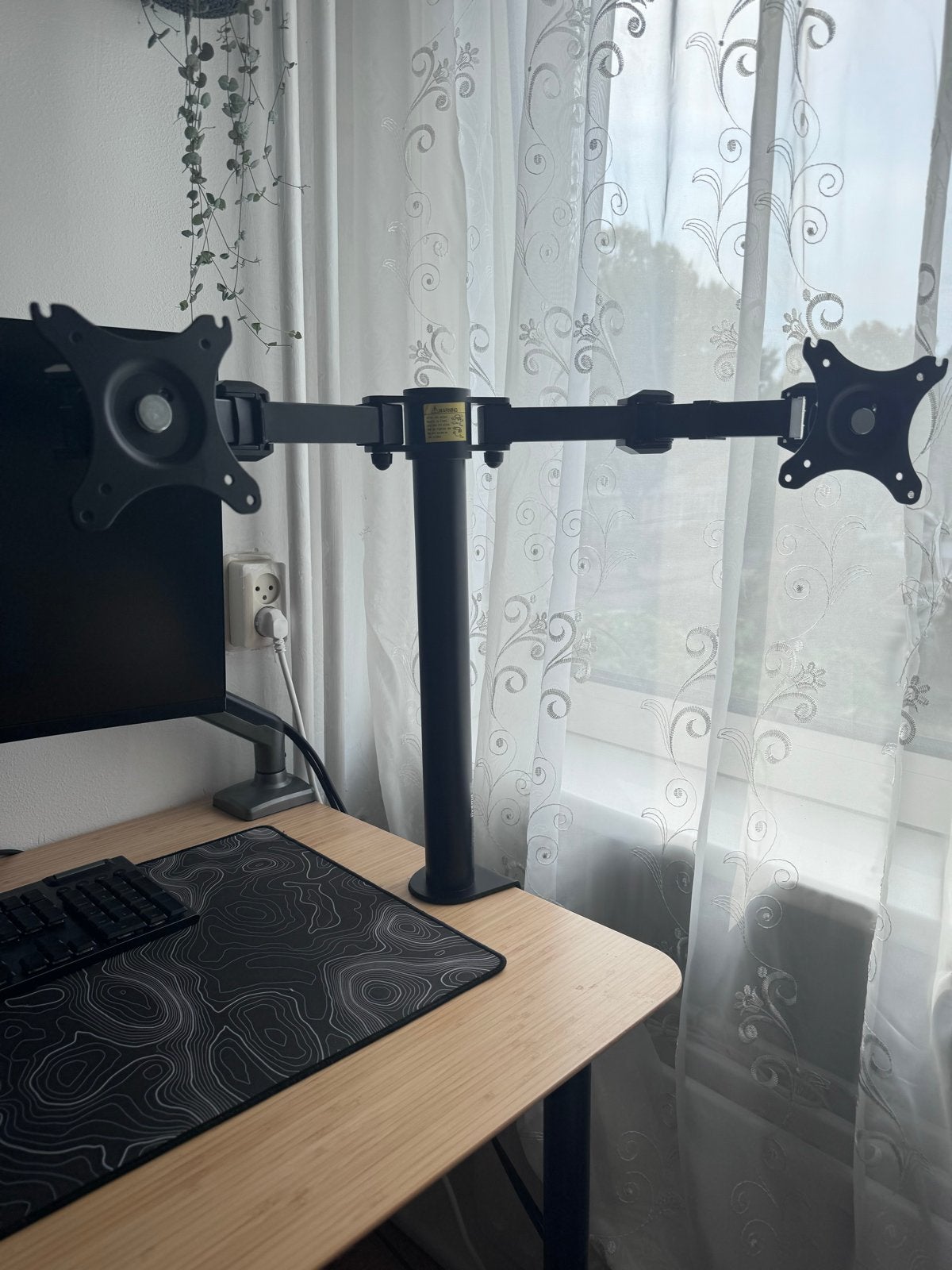 iiyama DS1002C-B1 Monitorbeugel / Monitorstandaard, Audio, Tv en Foto, Ophalen of Verzenden, Gebruikt