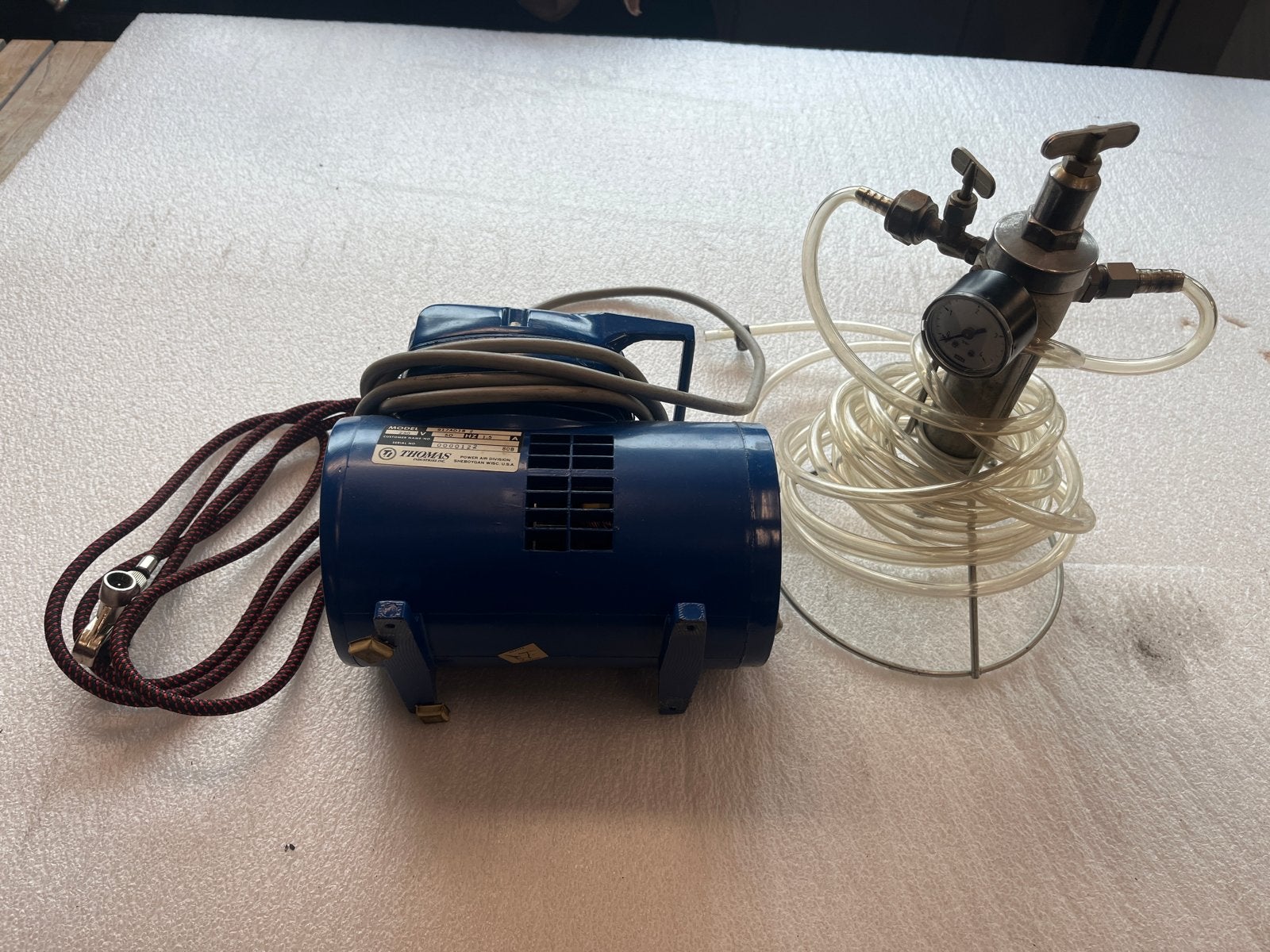 Airbrush compressor met reduceer - Thomas, Gebruikt, Ophalen of Verzenden, Minder dan 200 liter/min, Olievrij