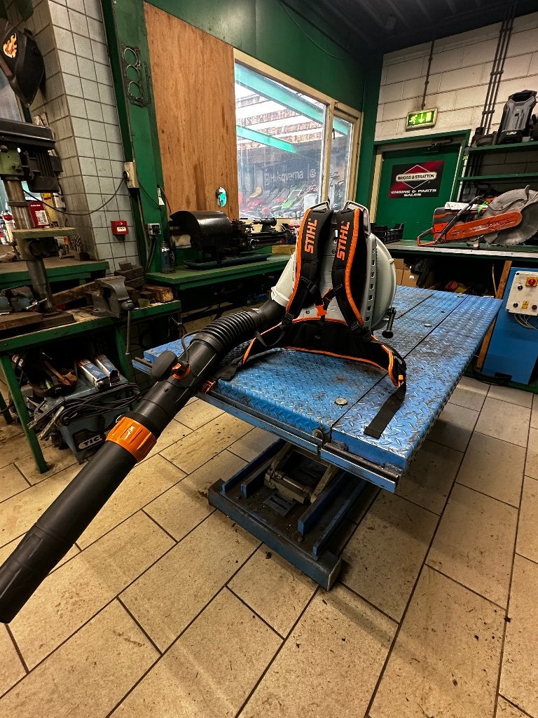 STIHL BR 800 C Bladblazer–4,4 PK–Professioneel demomachine, Ruggedragen, Ophalen of Verzenden, Zo goed als nieuw, Stihl