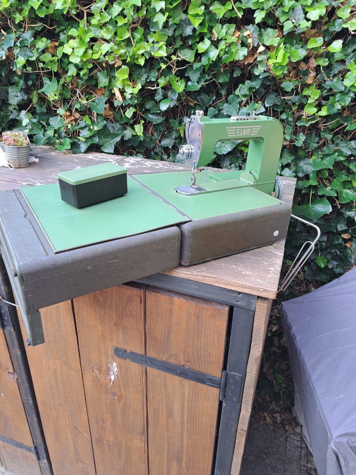 Vintage Elna Naaimachine - Groen, Werkend leger machine, Hobby en Vrije tijd, Naaimachines en Toebehoren, Ophalen of Verzenden