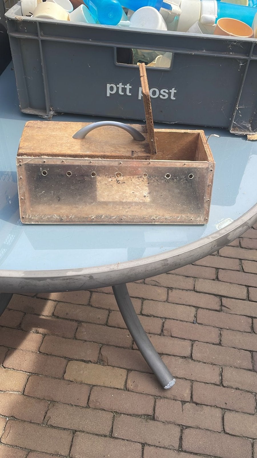 Kooi om vogels te vervoeren, Ophalen