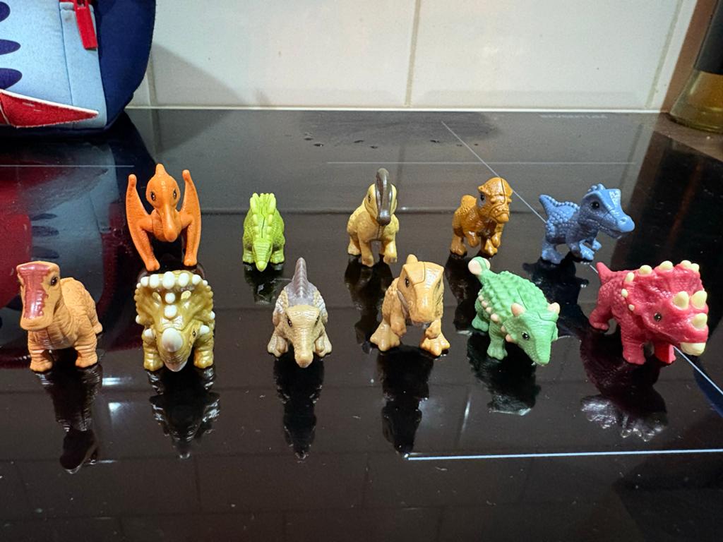 Dino’s uit suprise eieren, Ophalen of Verzenden, Nieuw, Hardplasticfiguren