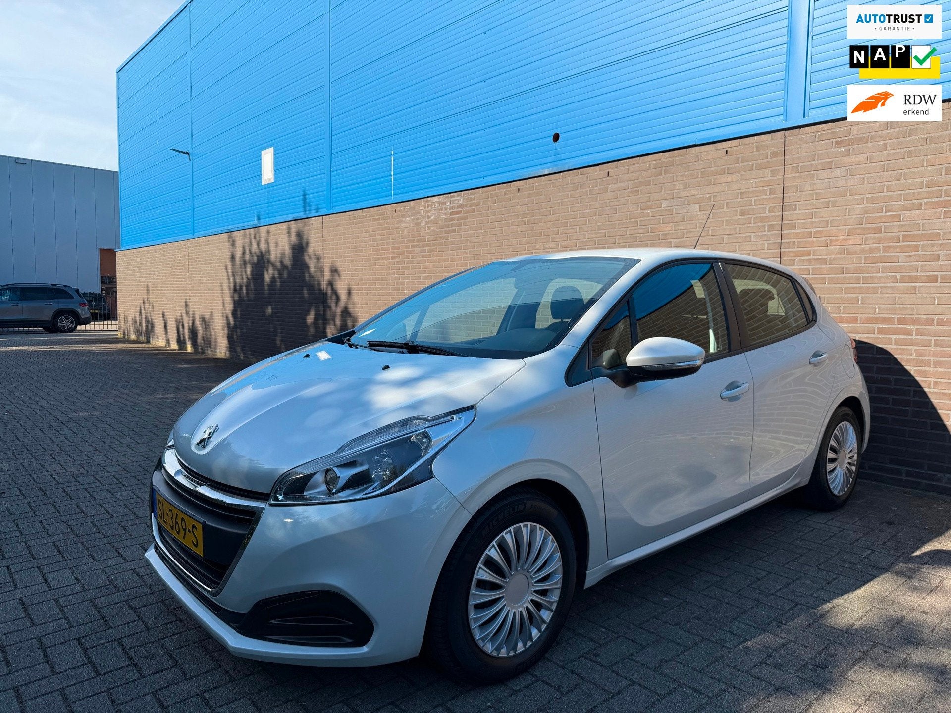 Peugeot 208 1.2 PureTech Active | Automaat | CarPlay | Cruis, Euro 6, 1199 cc, 82 pk, Wit