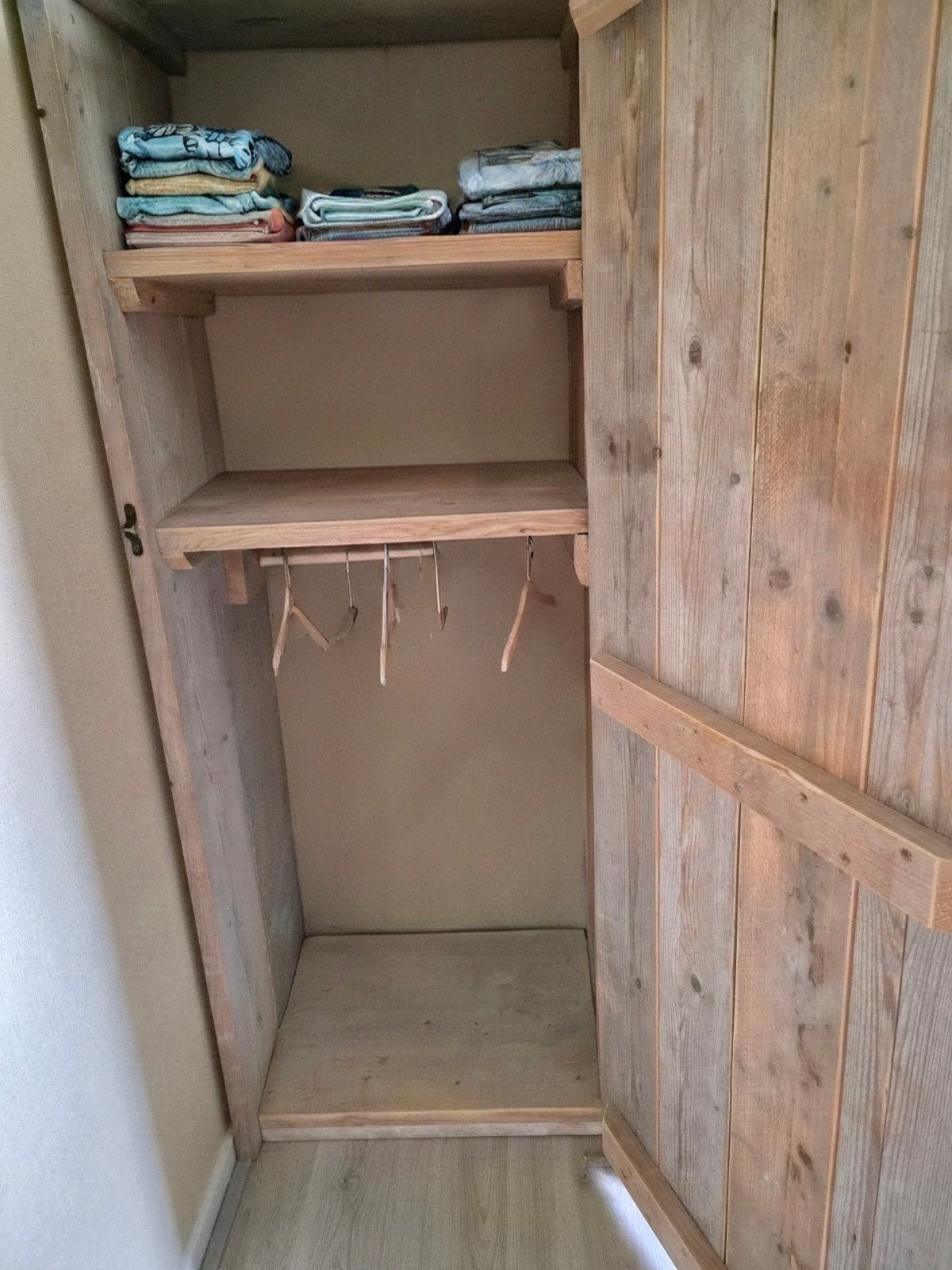 Foto 5 van Mooie steigerhouten hoogslaper met bureau en kast