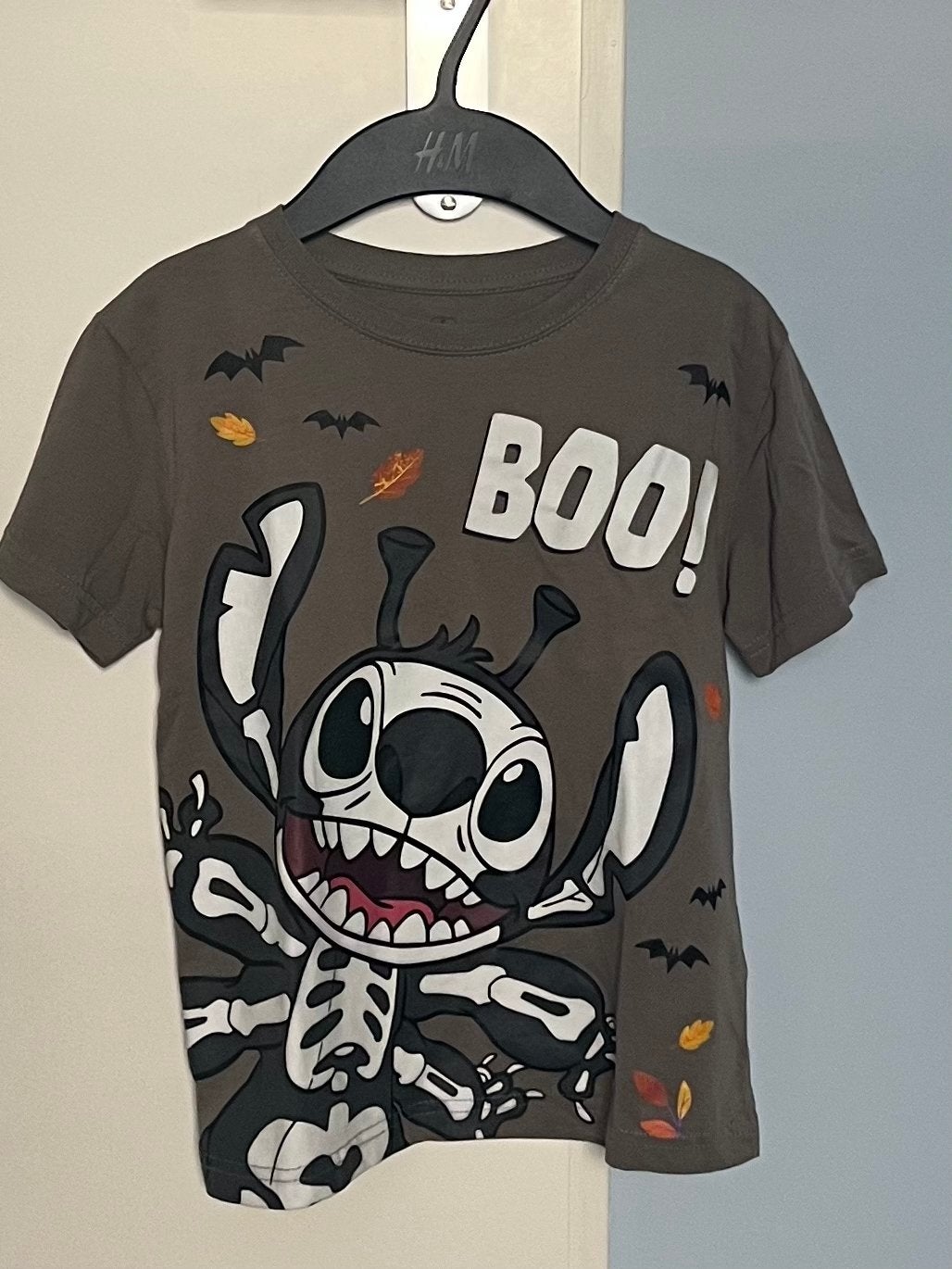 Disneyland Paris Stitch Halloween T-shirt Glow-in-the-dark, Ophalen of Verzenden, Zo goed als nieuw, Jongen of Meisje, Shirt of Longsleeve