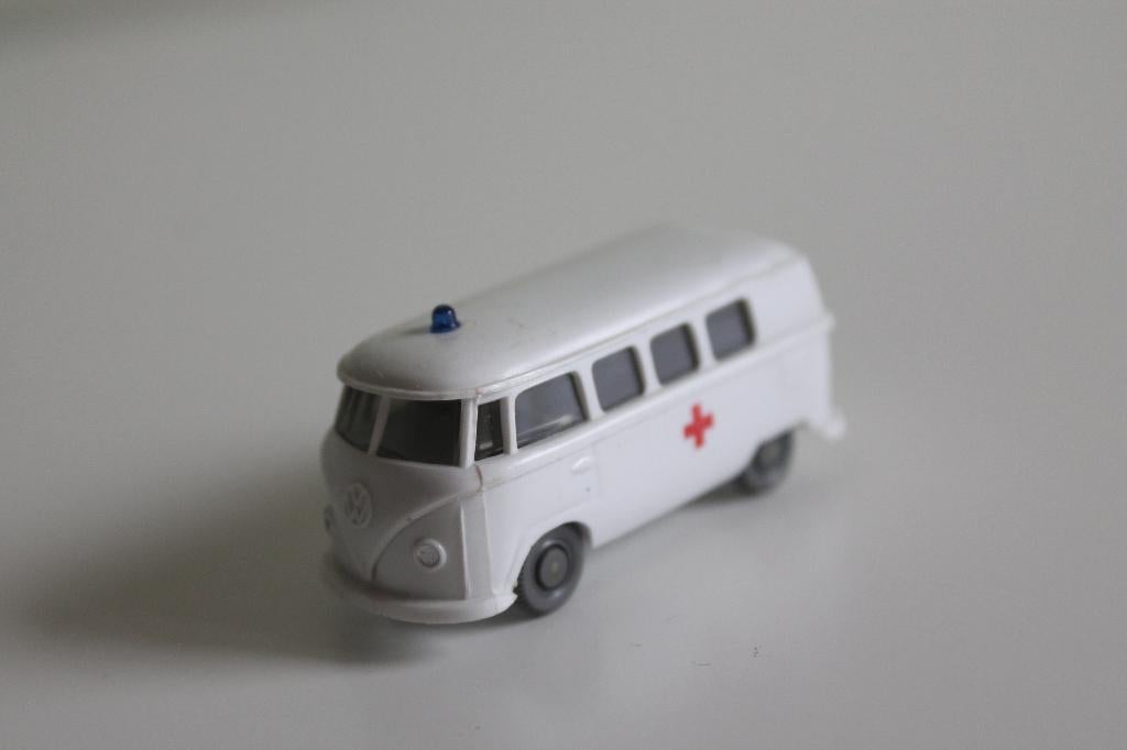Wiking VW T1 kombi in ziekenauto-uitvoering, Ophalen of Verzenden, Zo goed als nieuw, Auto, Wiking