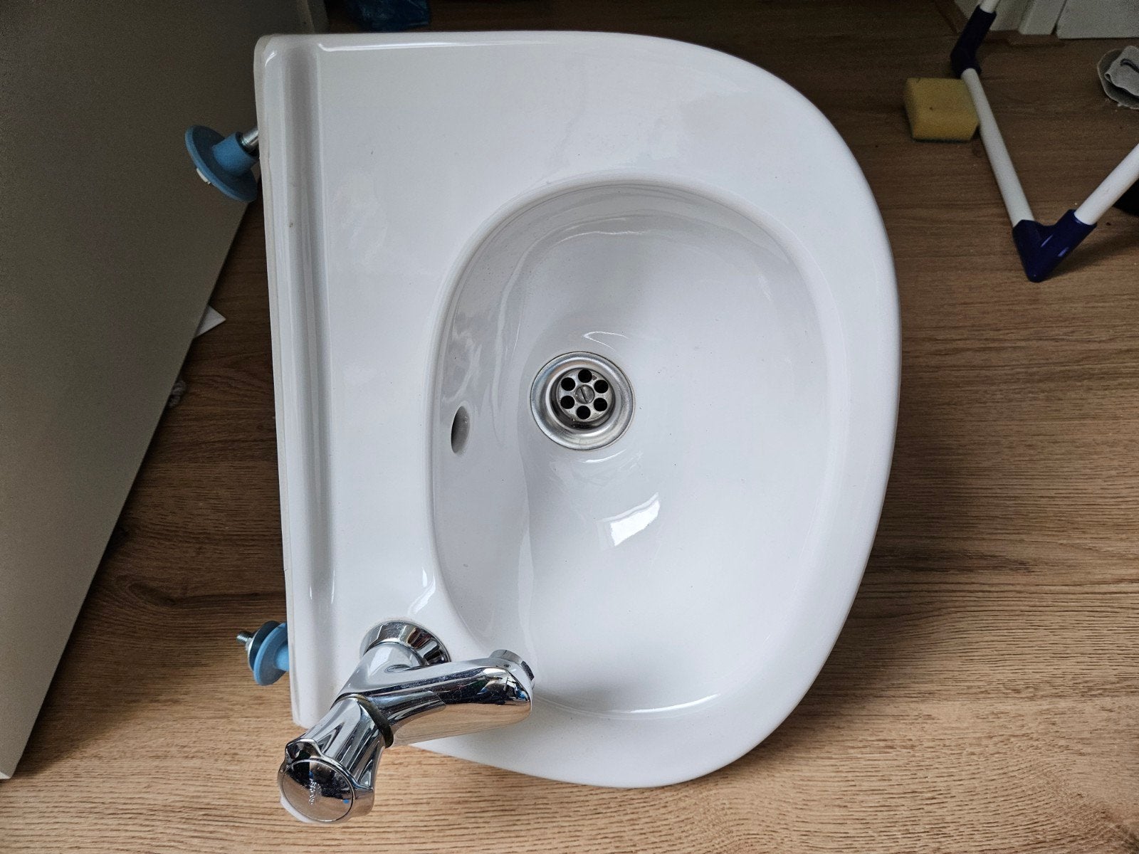 Compacte wastafel met kraan en afvoer, Ophalen, Zo goed als nieuw, Chroom, Wastafel
