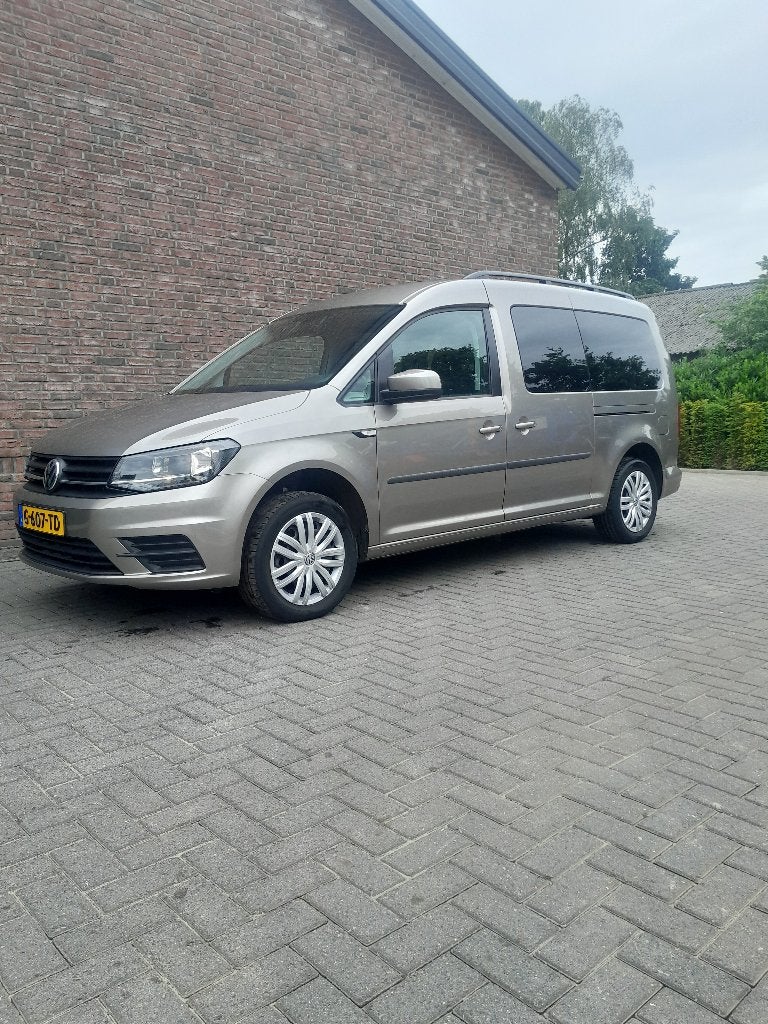 Luxe Rolstoelauto (5 persoons + rolstoel), Voorwielaandrijving, Zwart, Overige kleuren, Volkswagen